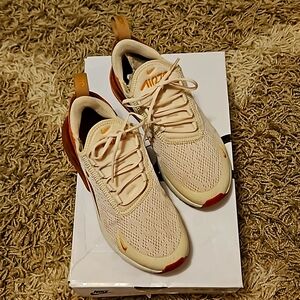 Air Max 270 Premium Sneaker